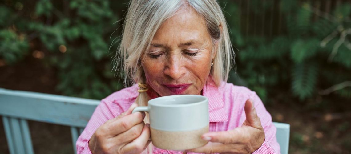 Thé ou café : la caféine fragilise-t-elle les os ou les rend-elle plus solides ?