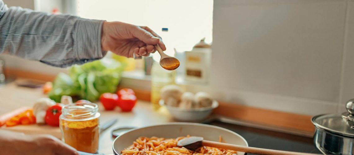 Hypertension : le curcuma peut-il vraiment faire baisser la tension ?